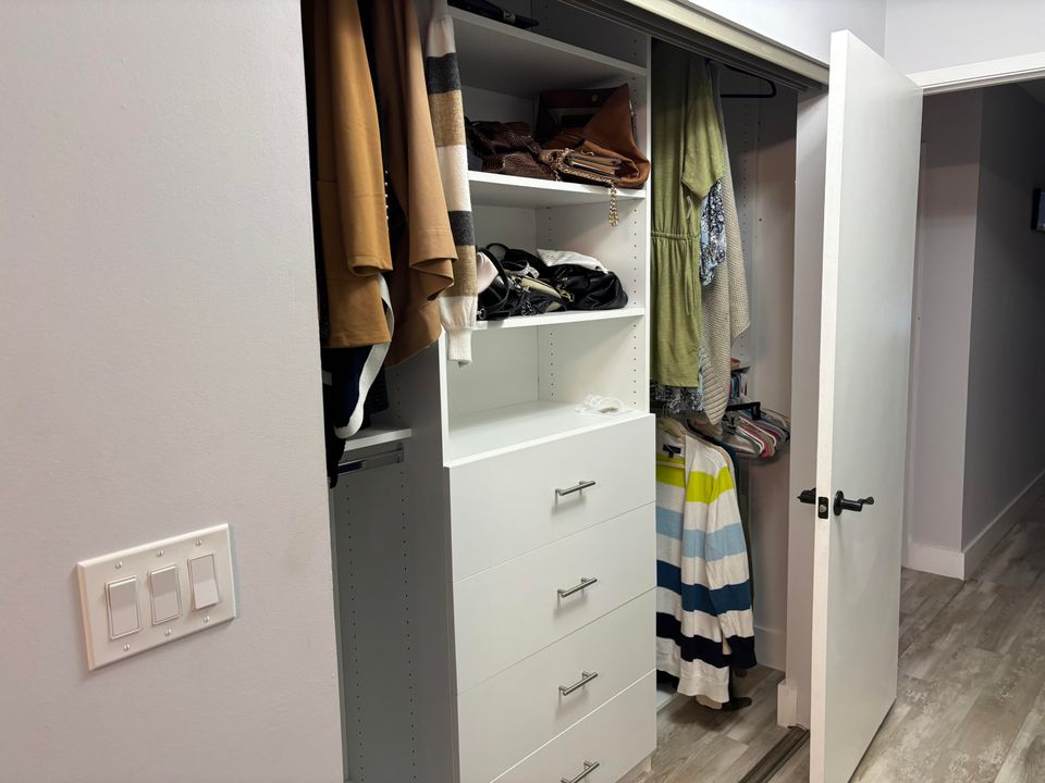 For Sale: $389,900 (2 beds, 2 baths, 1262 Square Feet)