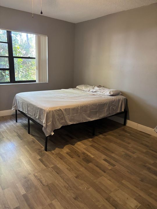 待售: $245,000 (2 贝兹, 2 浴室, 1026 平方英尺)