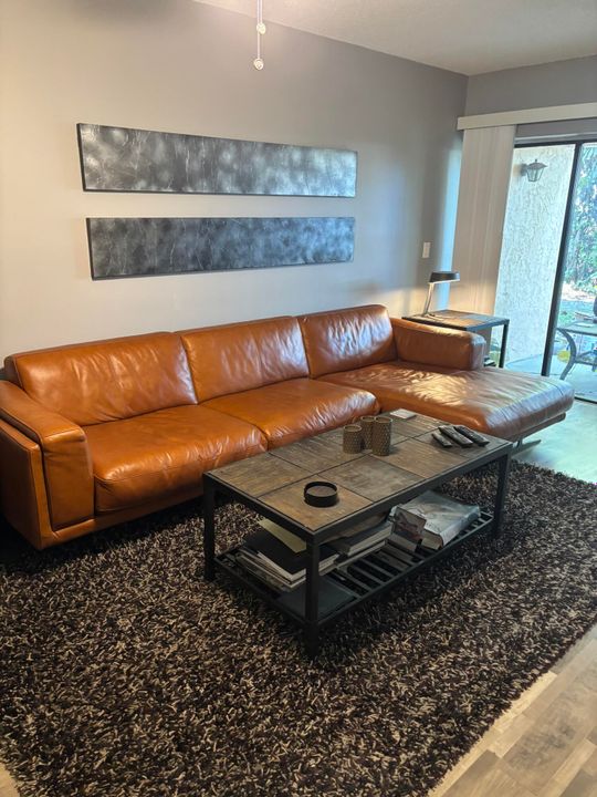 待售: $245,000 (2 贝兹, 2 浴室, 1026 平方英尺)