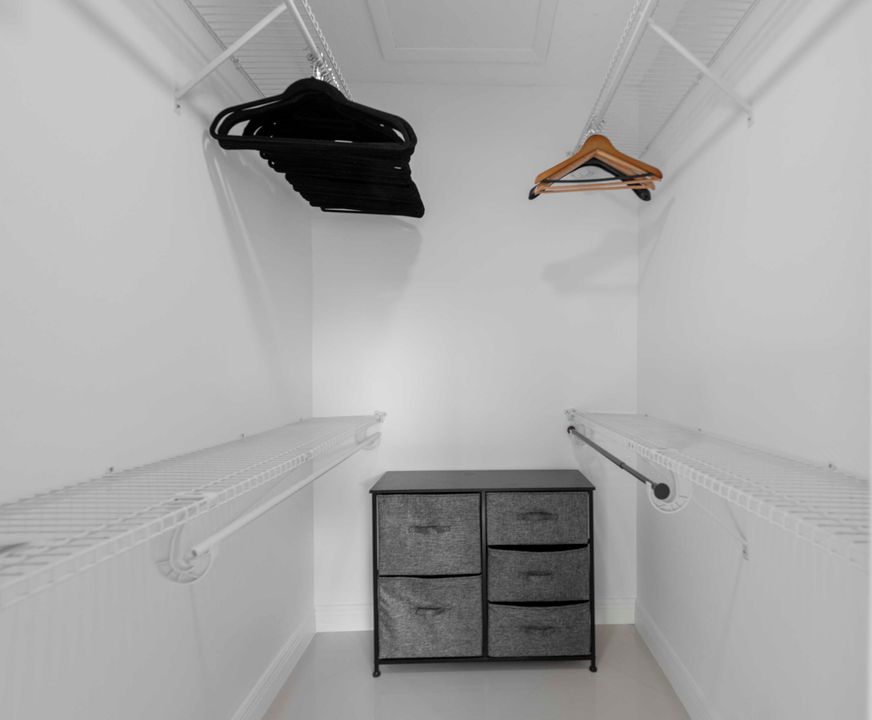 Active With Contract: $6,000 (3 beds, 2 baths, 1737 Square Feet)