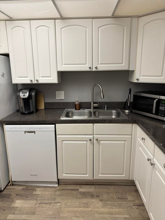 待售: $245,000 (2 贝兹, 2 浴室, 1026 平方英尺)