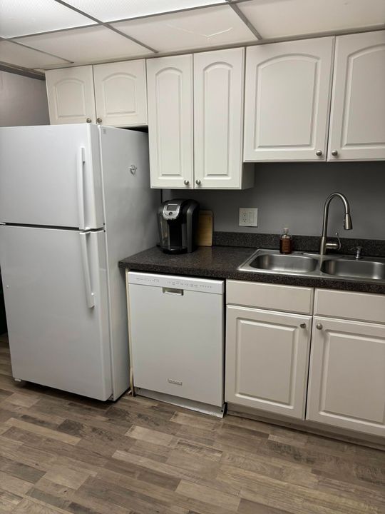 待售: $245,000 (2 贝兹, 2 浴室, 1026 平方英尺)