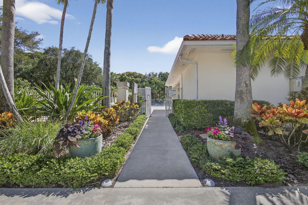 For Sale: $949,000 (3 beds, 2 baths, 2024 Square Feet)