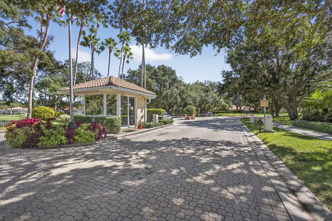 For Sale: $949,000 (3 beds, 2 baths, 2024 Square Feet)