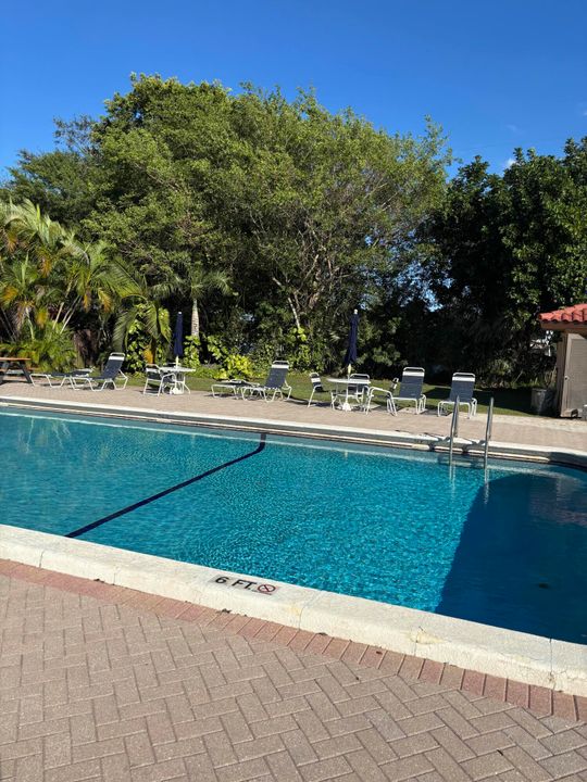 待售: $245,000 (2 贝兹, 2 浴室, 1026 平方英尺)