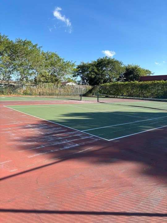 待售: $245,000 (2 贝兹, 2 浴室, 1026 平方英尺)