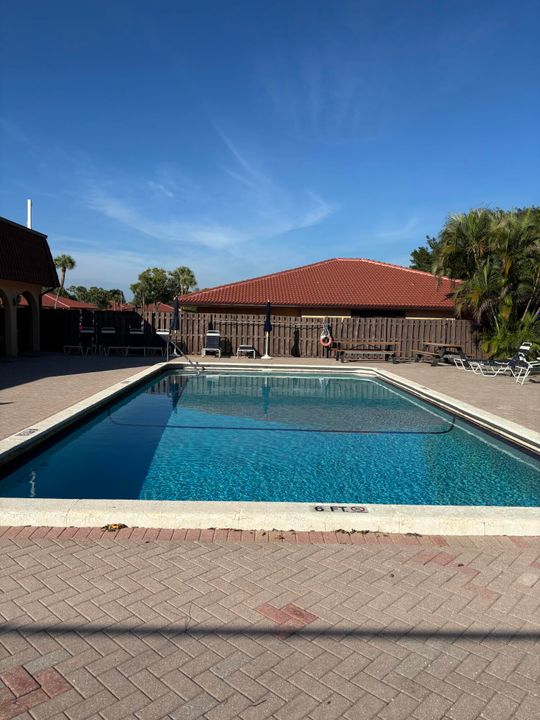 待售: $245,000 (2 贝兹, 2 浴室, 1026 平方英尺)