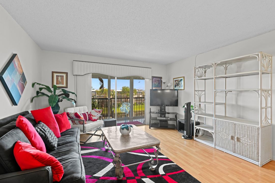 待售: $109,000 (1 贝兹, 2 浴室, 1020 平方英尺)