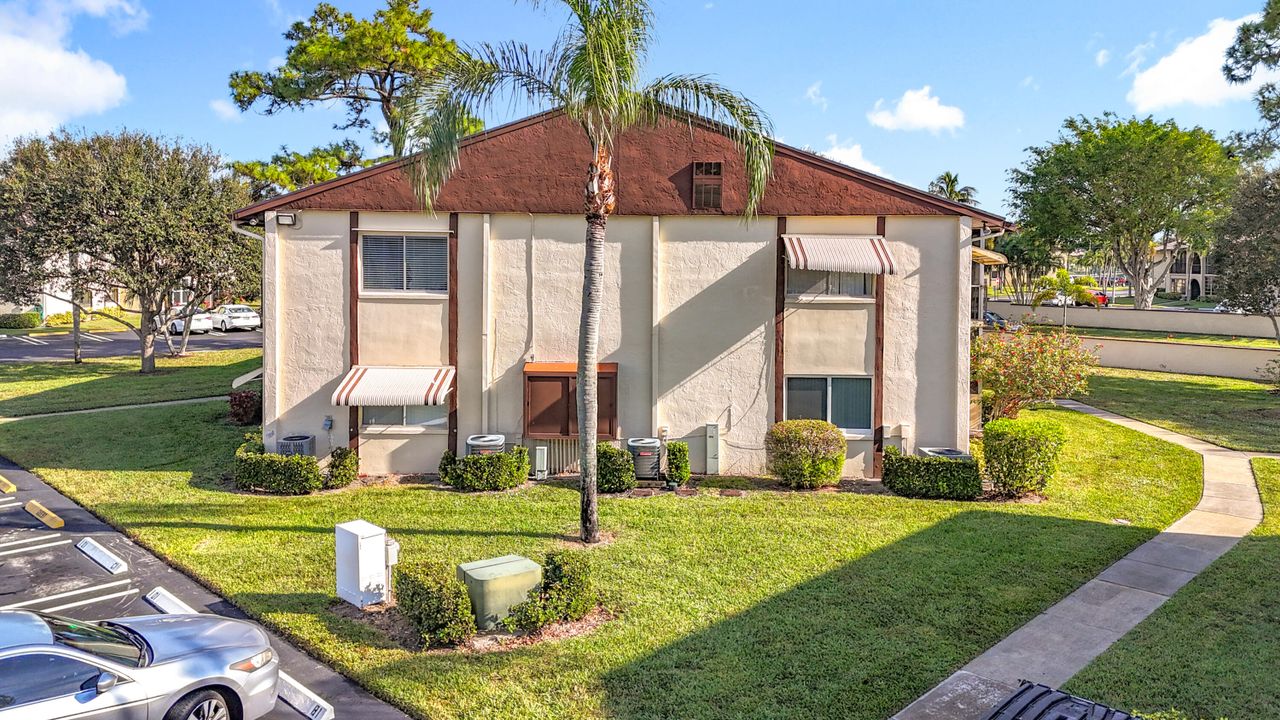 出租: $1,700 (1 贝兹, 1 浴室, 860 平方英尺)