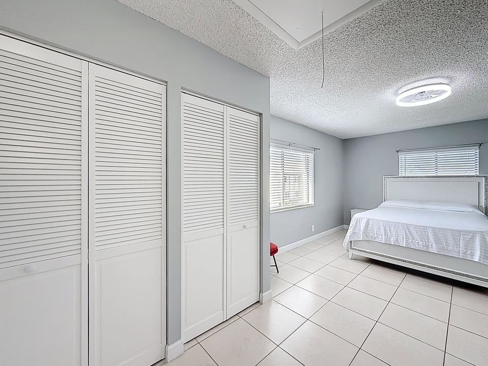 出租: $1,700 (1 贝兹, 1 浴室, 860 平方英尺)