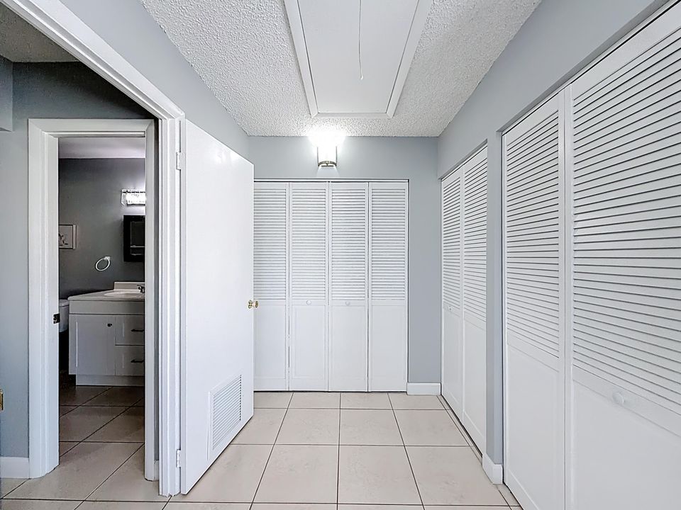 出租: $1,700 (1 贝兹, 1 浴室, 860 平方英尺)