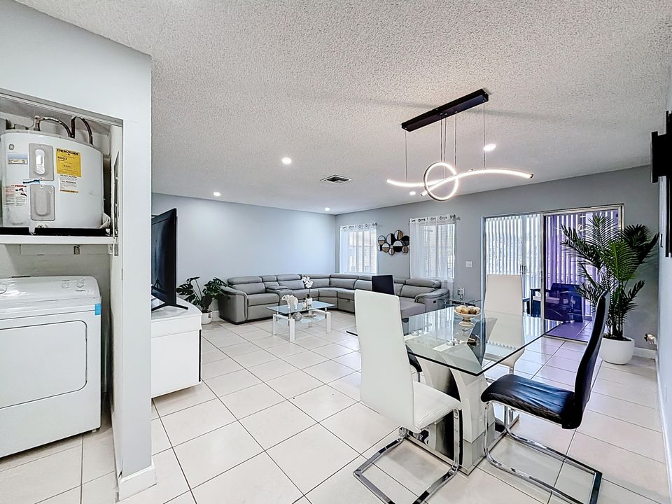 出租: $1,700 (1 贝兹, 1 浴室, 860 平方英尺)