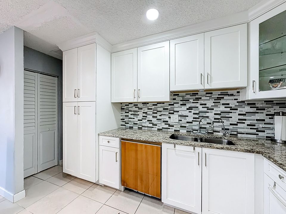 出租: $1,700 (1 贝兹, 1 浴室, 860 平方英尺)