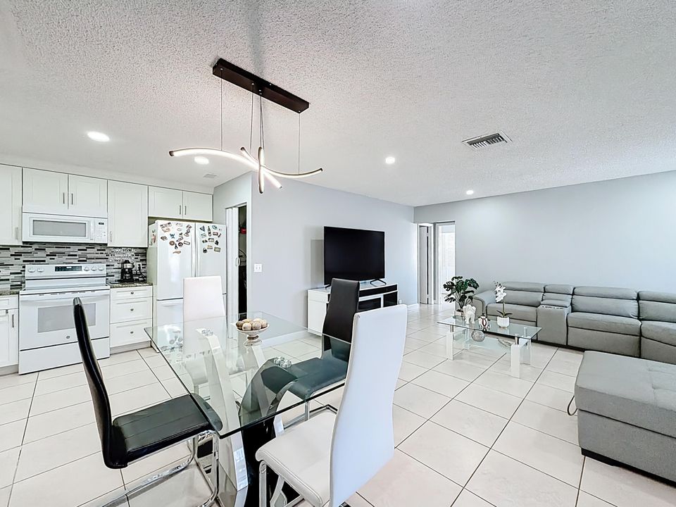 出租: $1,700 (1 贝兹, 1 浴室, 860 平方英尺)