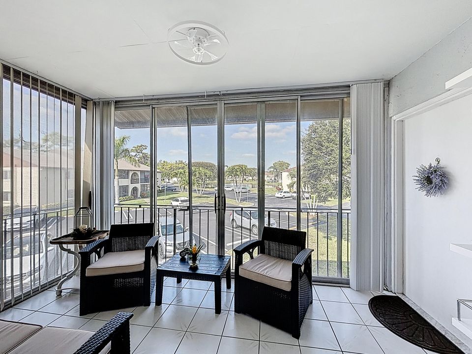 出租: $1,700 (1 贝兹, 1 浴室, 860 平方英尺)