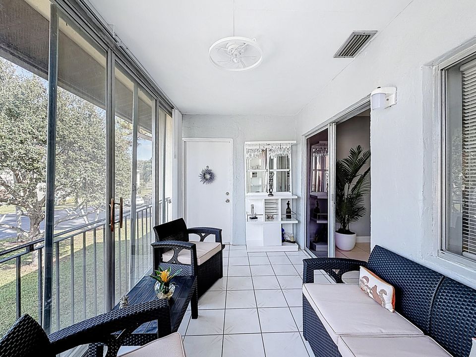 出租: $1,700 (1 贝兹, 1 浴室, 860 平方英尺)