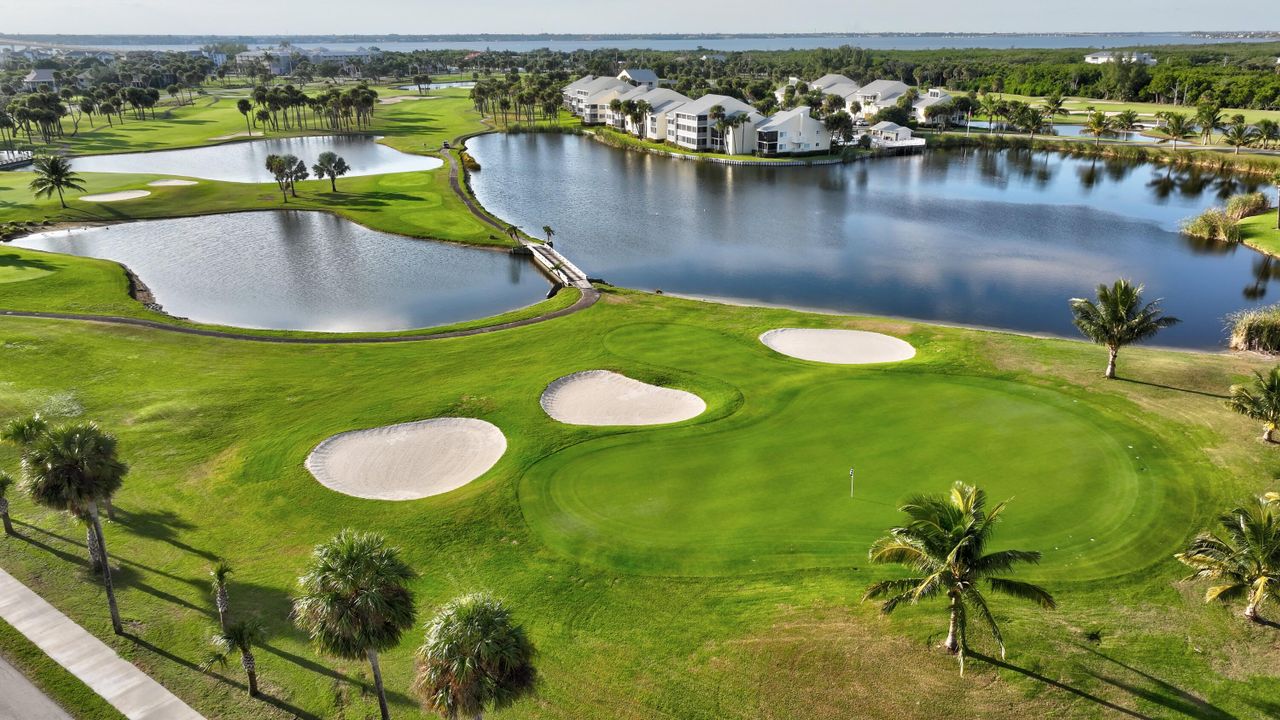 На продажу: $565,000 (2 спален, 2 ванн, 1274 Квадратных фут)