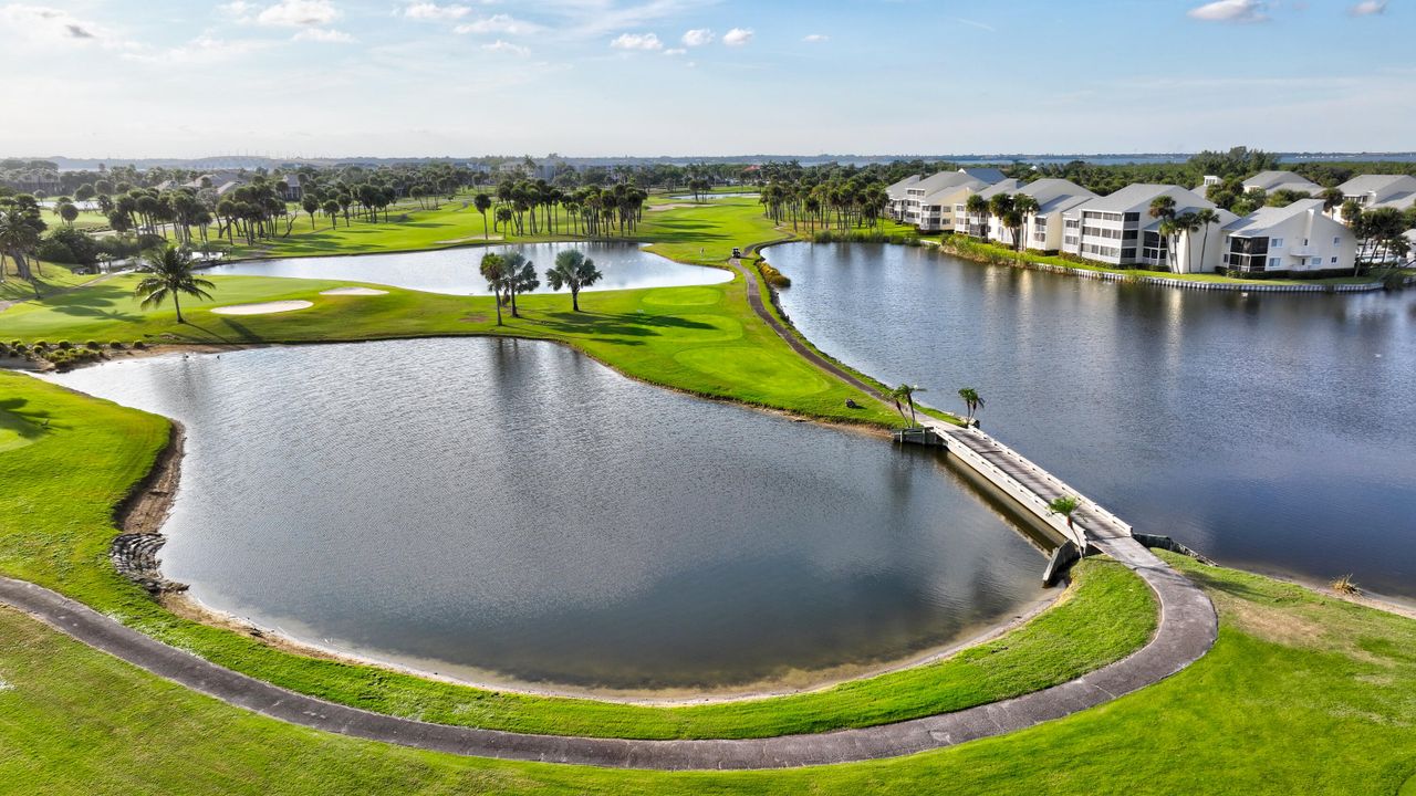 На продажу: $565,000 (2 спален, 2 ванн, 1274 Квадратных фут)