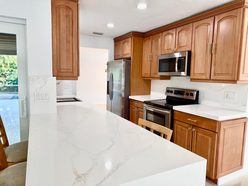 Active With Contract: $6,000 (3 beds, 2 baths, 1737 Square Feet)