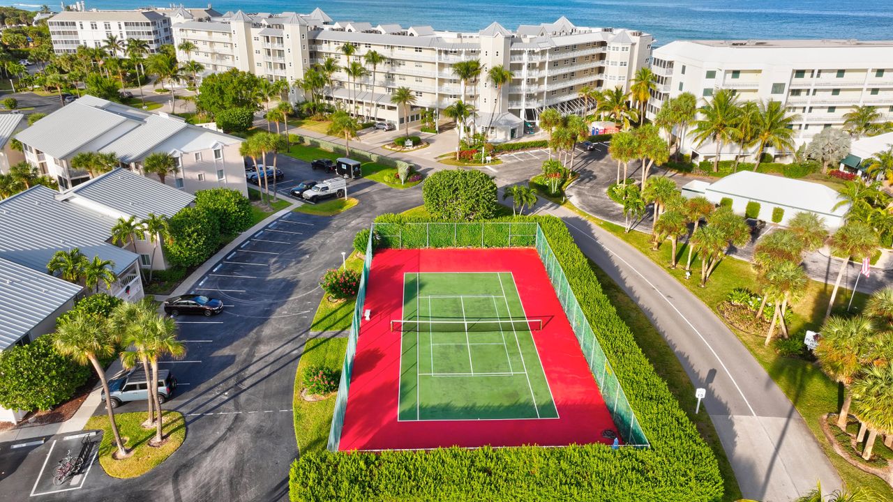 На продажу: $565,000 (2 спален, 2 ванн, 1274 Квадратных фут)