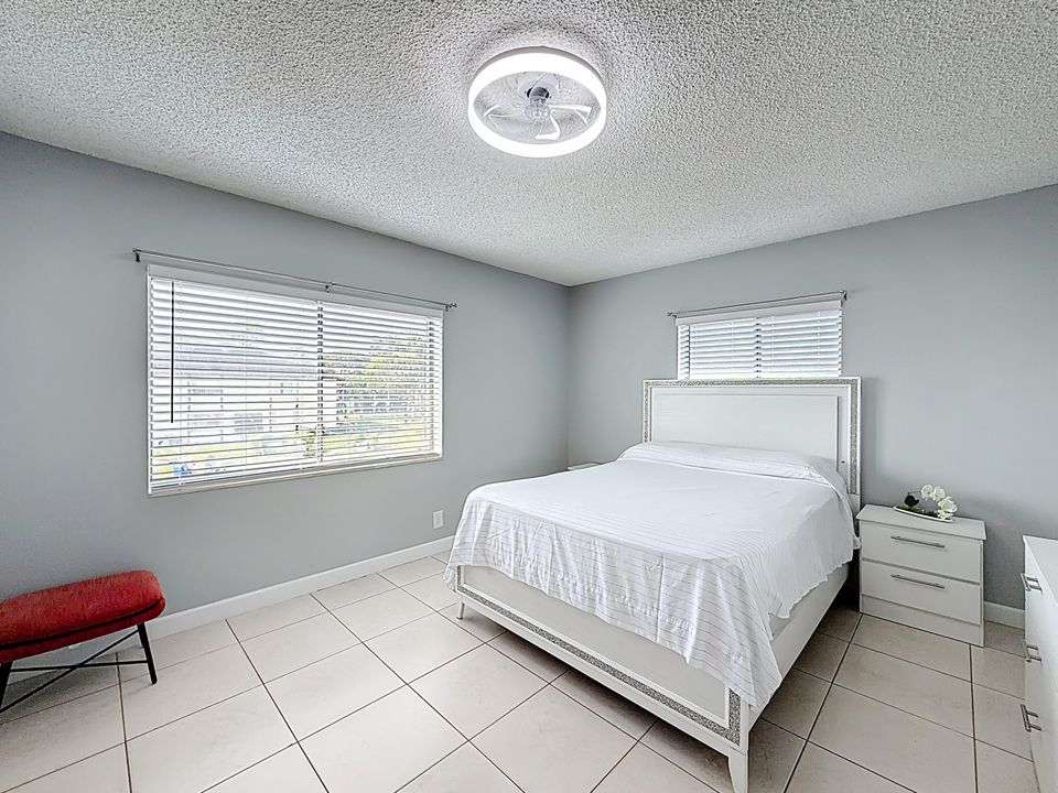 出租: $1,700 (1 贝兹, 1 浴室, 860 平方英尺)