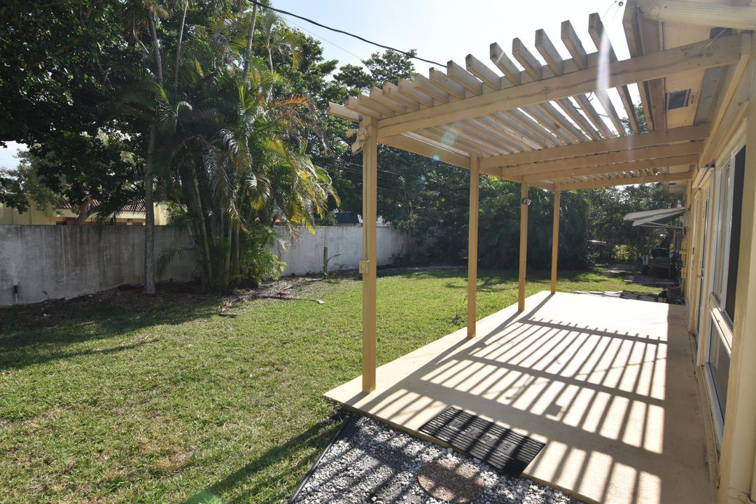 For Rent: $2,600 (2 beds, 2 baths, 986 Square Feet)