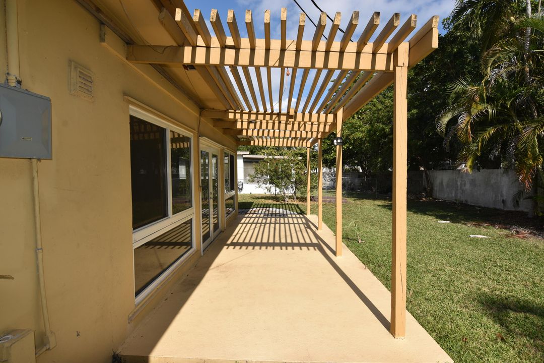 For Rent: $2,600 (2 beds, 2 baths, 986 Square Feet)