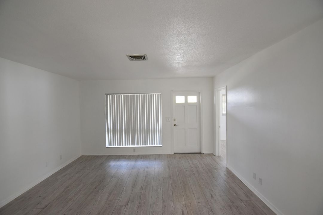 For Rent: $2,600 (2 beds, 2 baths, 986 Square Feet)