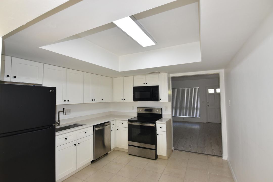 For Rent: $2,600 (2 beds, 2 baths, 986 Square Feet)