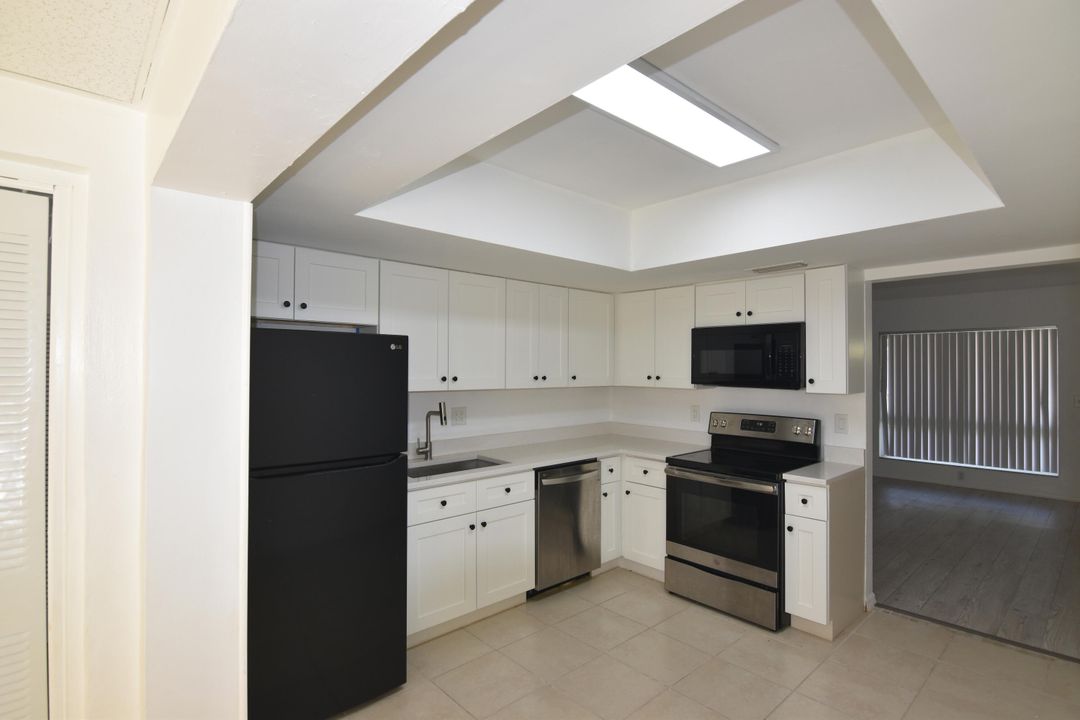 For Rent: $2,600 (2 beds, 2 baths, 986 Square Feet)