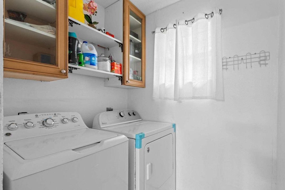 На продажу: $529,000 (4 спален, 2 ванн, 1375 Квадратных фут)