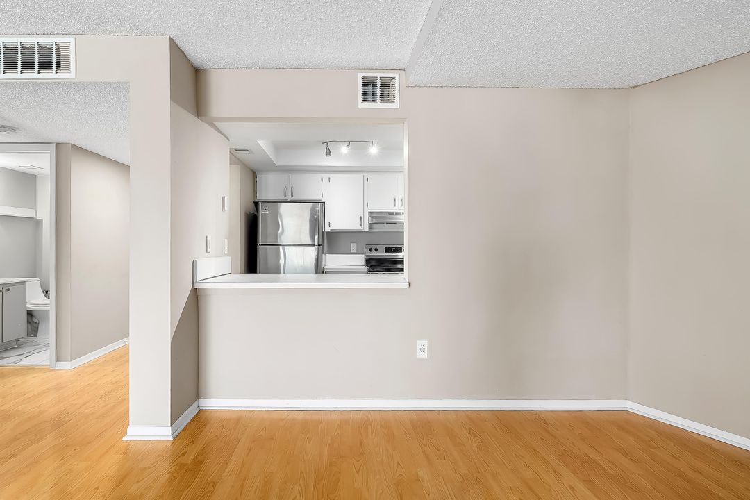 For Sale: $249,000 (1 beds, 1 baths, 1032 Square Feet)