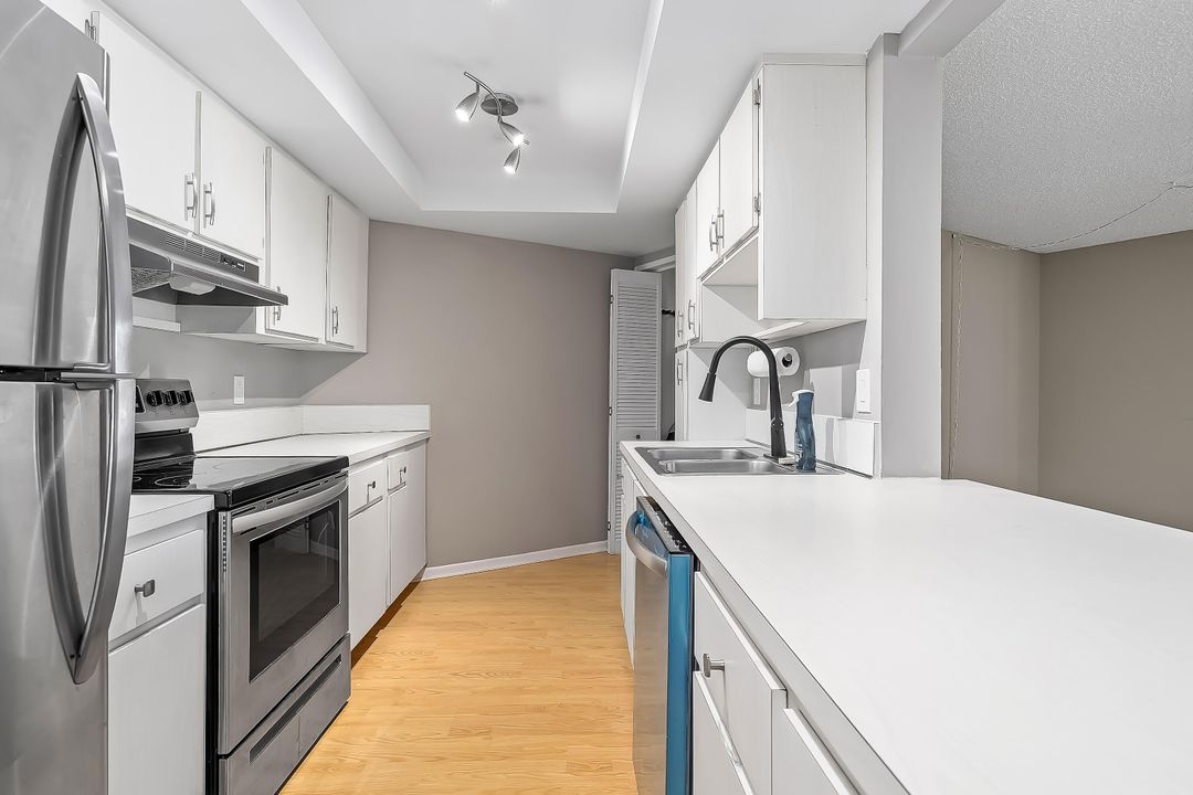 For Sale: $249,000 (1 beds, 1 baths, 1032 Square Feet)