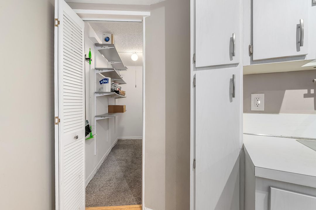 For Sale: $249,000 (1 beds, 1 baths, 1032 Square Feet)