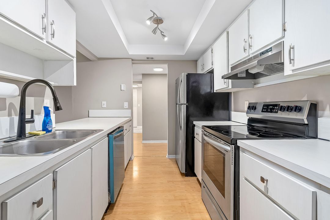 For Sale: $249,000 (1 beds, 1 baths, 1032 Square Feet)