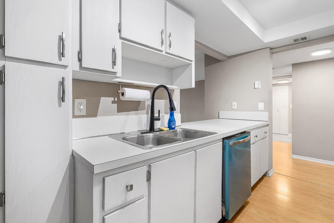 For Sale: $249,000 (1 beds, 1 baths, 1032 Square Feet)