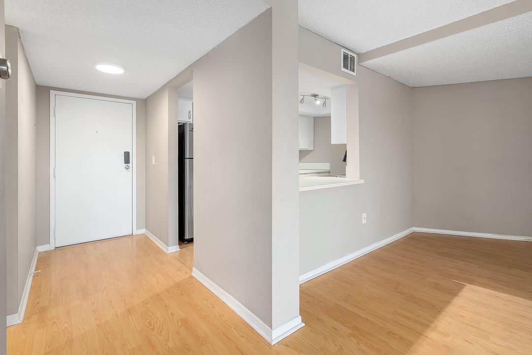For Sale: $249,000 (1 beds, 1 baths, 1032 Square Feet)