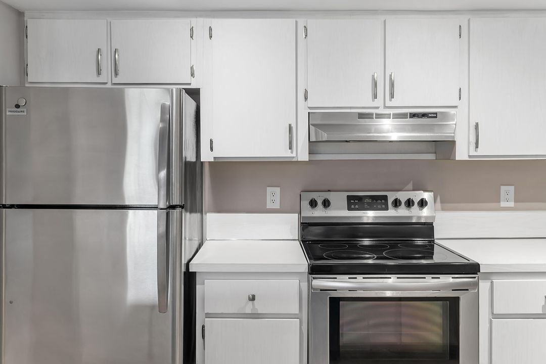 For Sale: $249,000 (1 beds, 1 baths, 1032 Square Feet)