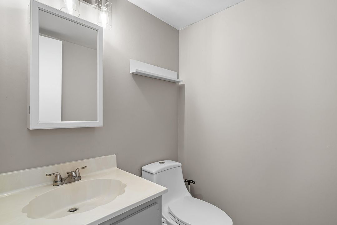 For Sale: $249,000 (1 beds, 1 baths, 1032 Square Feet)