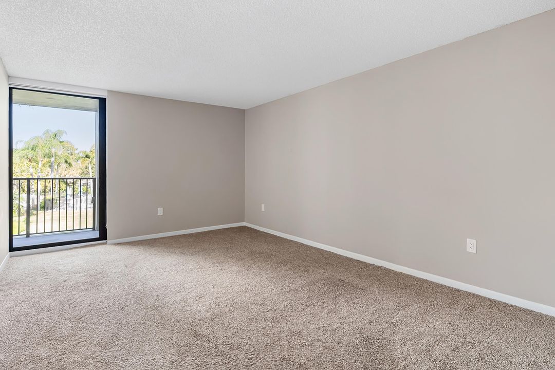 For Sale: $249,000 (1 beds, 1 baths, 1032 Square Feet)