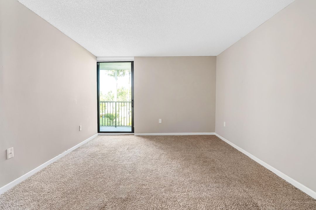 For Sale: $249,000 (1 beds, 1 baths, 1032 Square Feet)