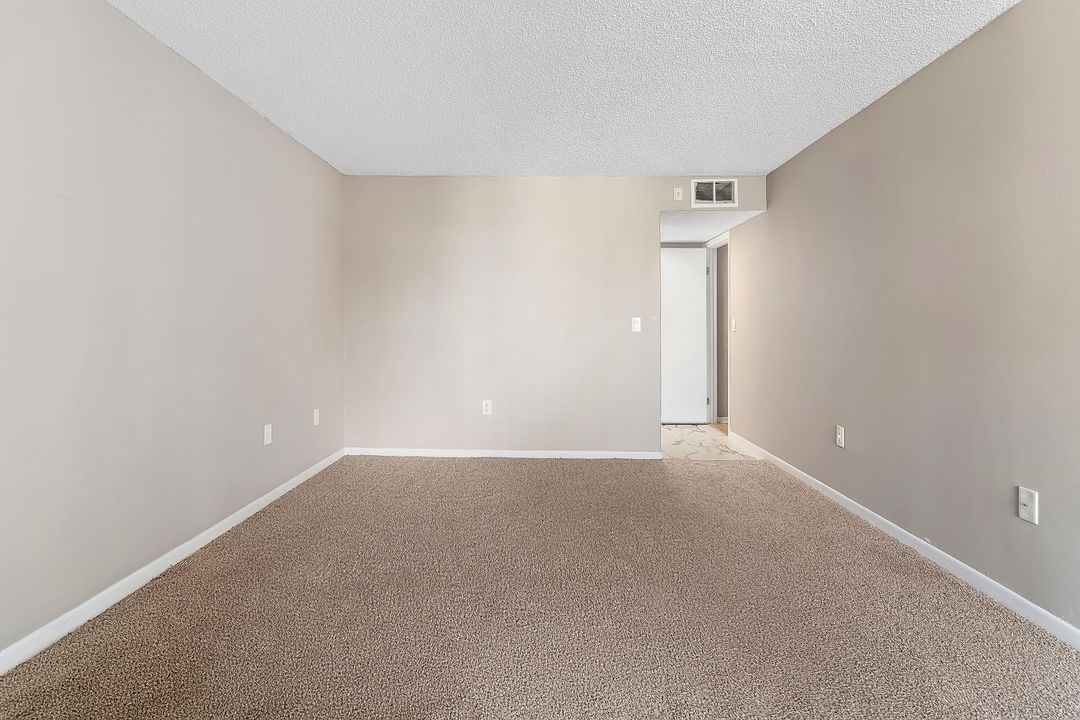 For Sale: $249,000 (1 beds, 1 baths, 1032 Square Feet)