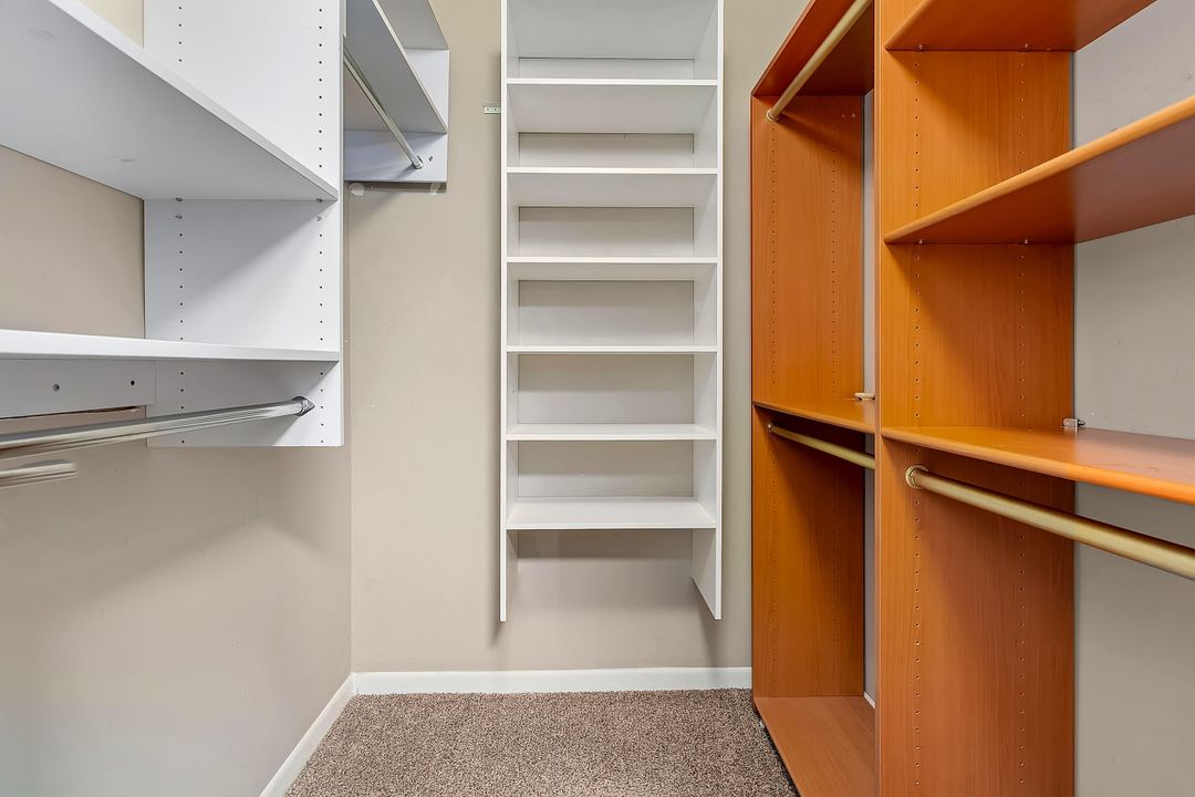 For Sale: $249,000 (1 beds, 1 baths, 1032 Square Feet)