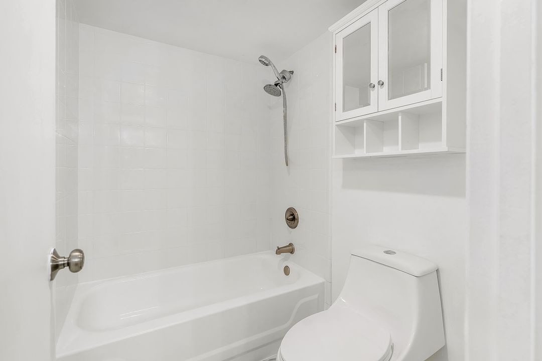 For Sale: $249,000 (1 beds, 1 baths, 1032 Square Feet)