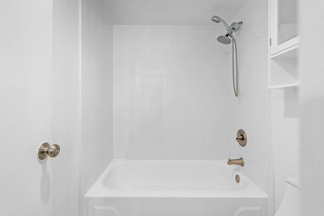 For Sale: $249,000 (1 beds, 1 baths, 1032 Square Feet)