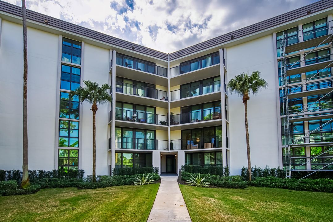 For Sale: $249,000 (1 beds, 1 baths, 1032 Square Feet)