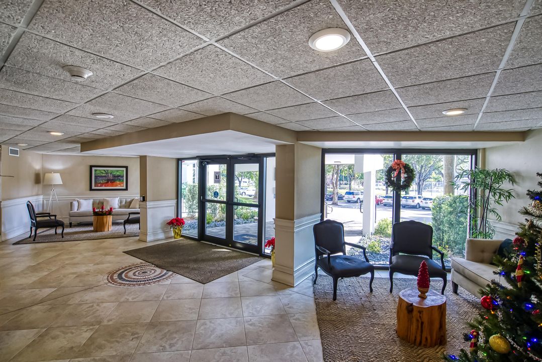 For Sale: $249,000 (1 beds, 1 baths, 1032 Square Feet)