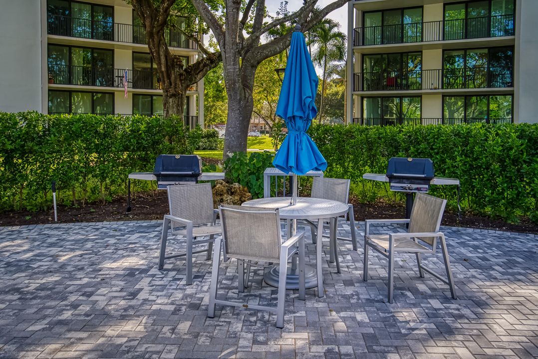 For Sale: $249,000 (1 beds, 1 baths, 1032 Square Feet)