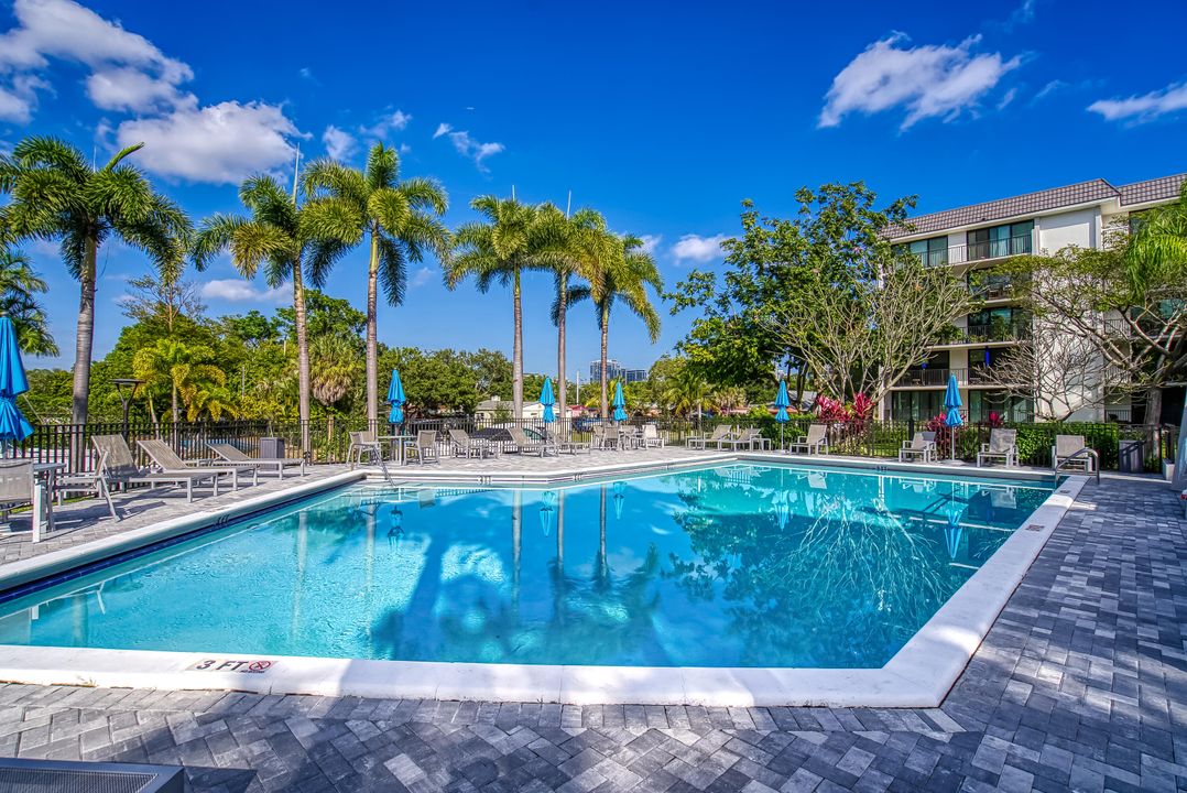 For Sale: $249,000 (1 beds, 1 baths, 1032 Square Feet)