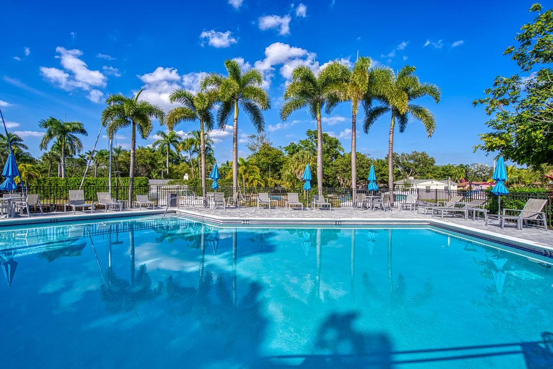 For Sale: $249,000 (1 beds, 1 baths, 1032 Square Feet)